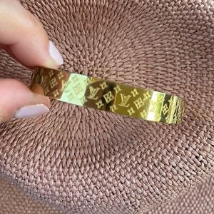 Gold bracelet